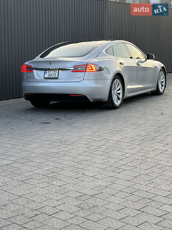 Лифтбек Tesla Model S 2016 в Ивано-Франковске