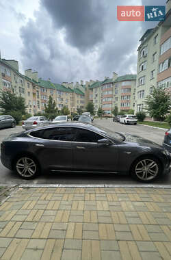 Лифтбек Tesla Model S 2016 в Киеве