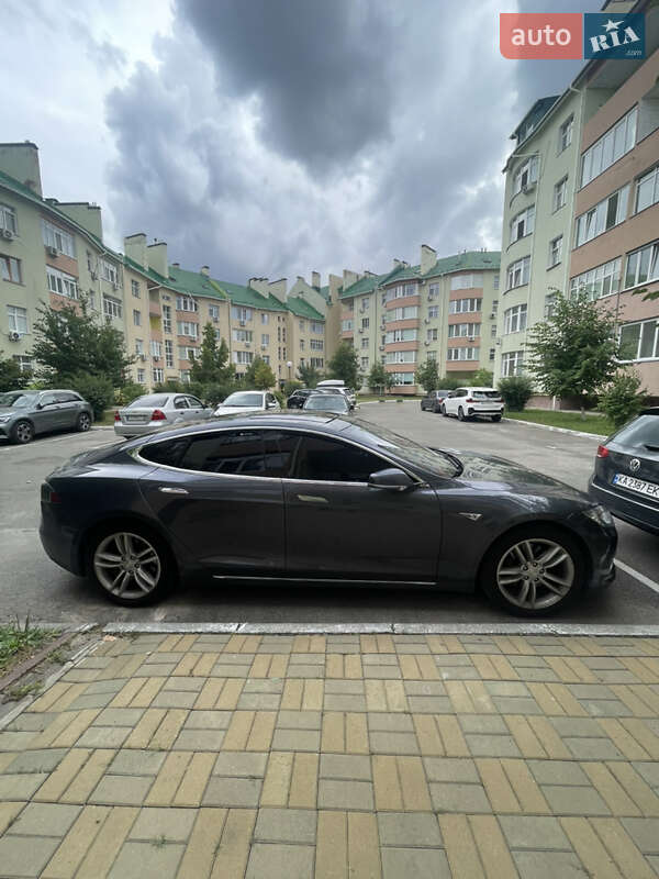 Лифтбек Tesla Model S 2016 в Киеве