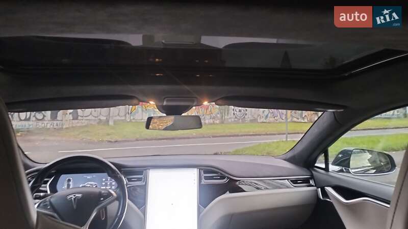 Ліфтбек Tesla Model S 2016 в Львові