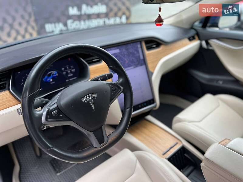 Лифтбек Tesla Model S 2018 в Львове