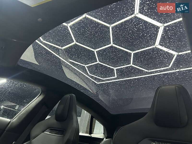 Лифтбек Tesla Model S 2024 в Черновцах