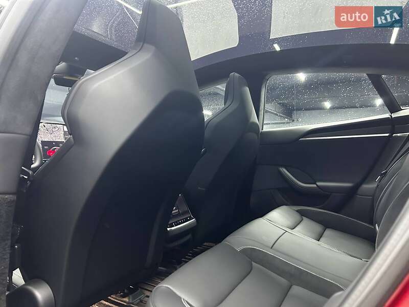Лифтбек Tesla Model S 2024 в Черновцах