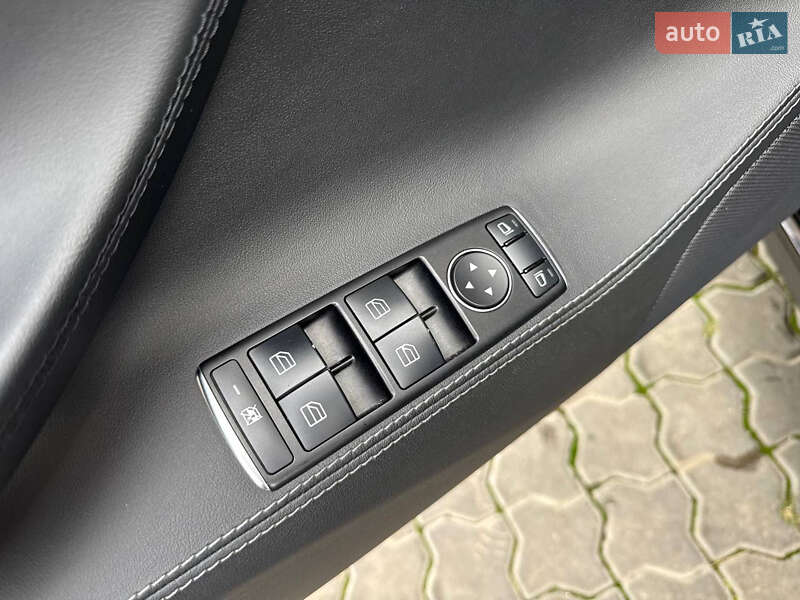 Ліфтбек Tesla Model S 2013 в Одесі