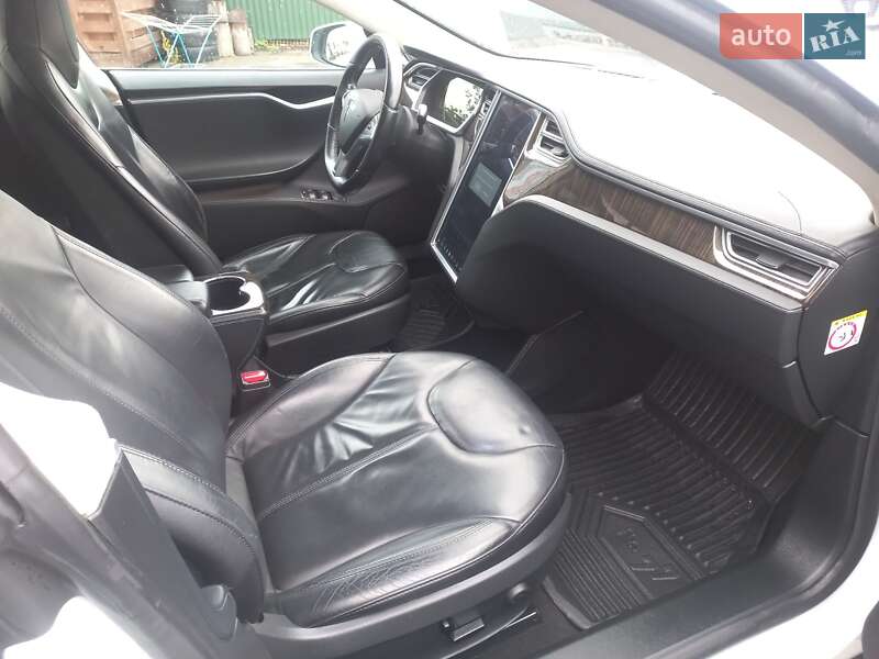 Лифтбек Tesla Model S 2014 в Шептицькому
