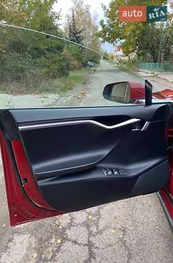 Лифтбек Tesla Model S 2013 в 
