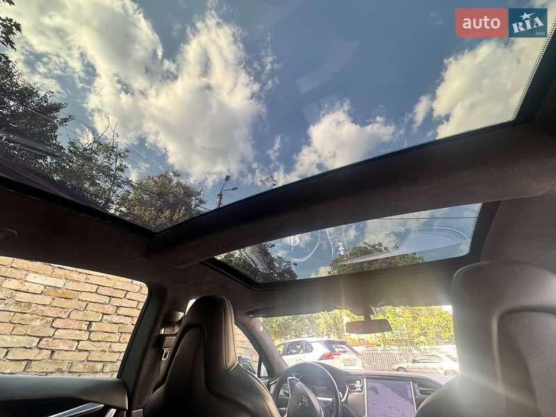 Ліфтбек Tesla Model S 2013 в Черкасах