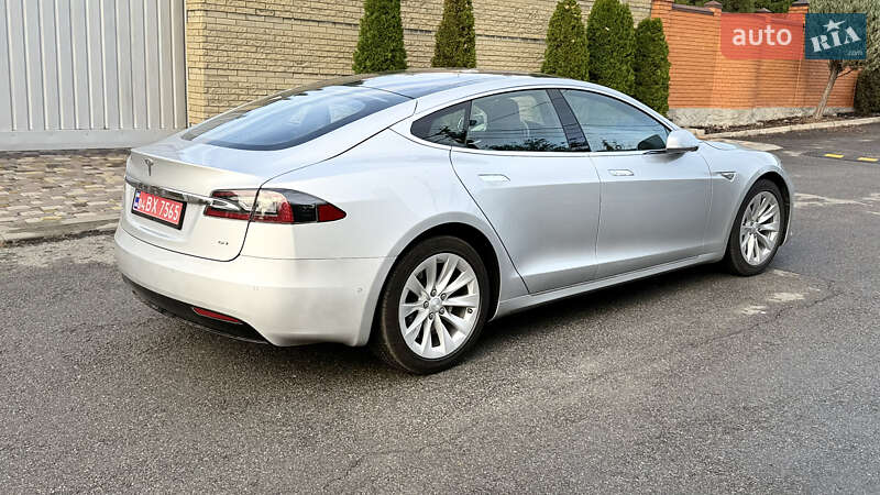 Ліфтбек Tesla Model S 2016 в Дніпрі