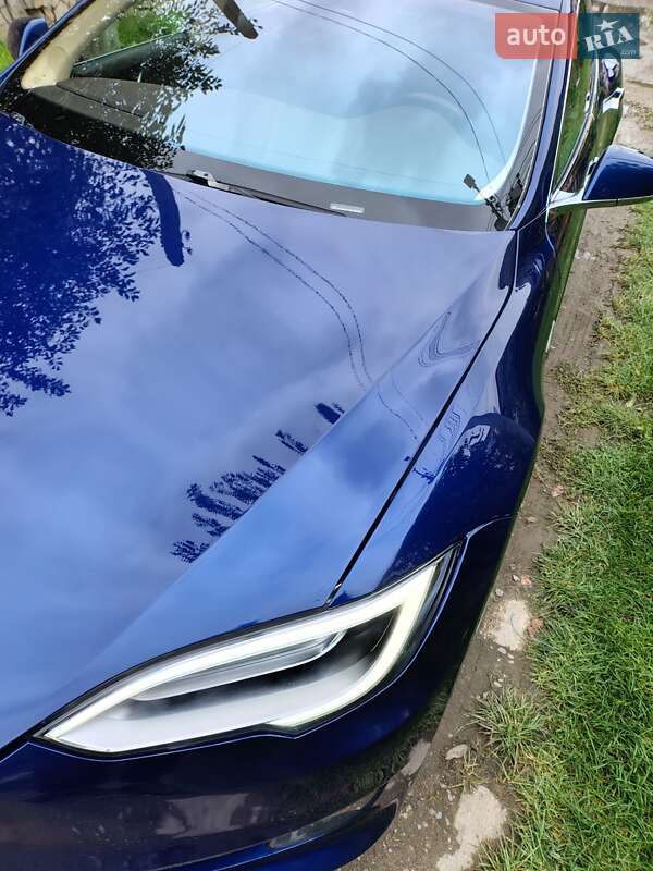 Ліфтбек Tesla Model S 2016 в Івано-Франківську