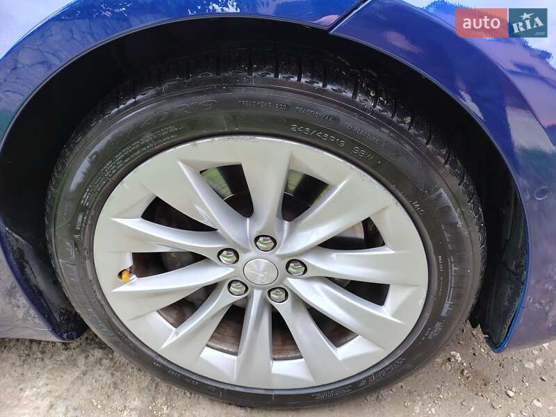 Ліфтбек Tesla Model S 2016 в Івано-Франківську