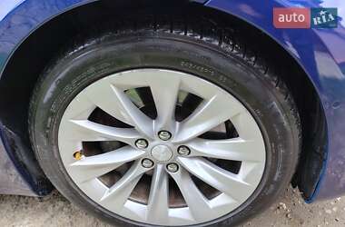 Ліфтбек Tesla Model S 2016 в  фото 7 Ліфтбек Tesla Model S 2016 в