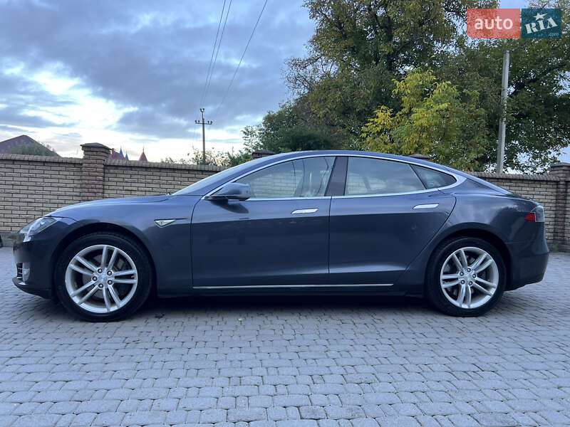 Ліфтбек Tesla Model S 2016 в Чернівцях