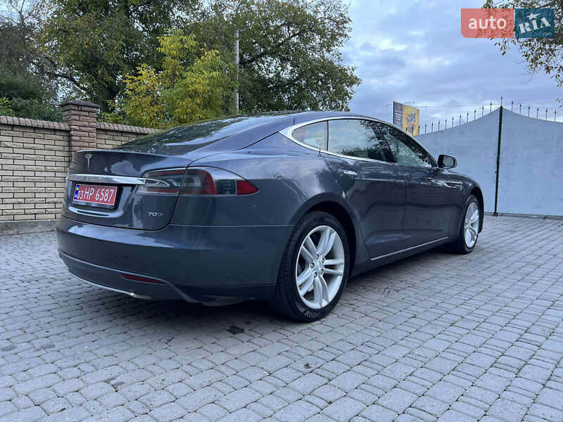 Ліфтбек Tesla Model S 2016 в Чернівцях