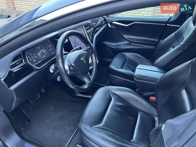 Ліфтбек Tesla Model S 2016 в Чернівцях
