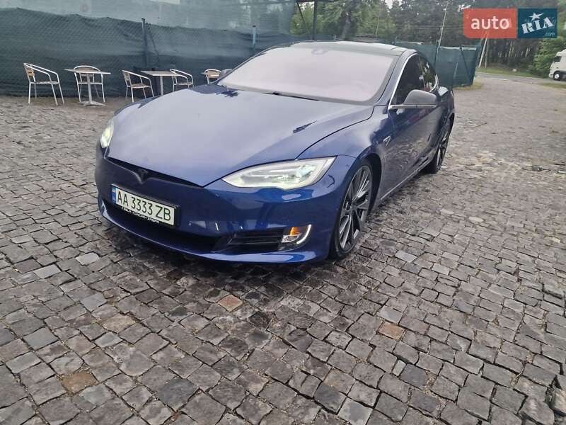 Ліфтбек Tesla Model S 2015 в Києві