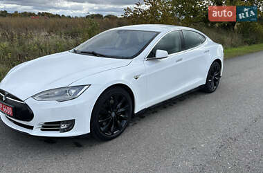 Лифтбек Tesla Model S 2015 в Львове