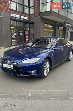 Лифтбек Tesla Model S 2015 в Луцке