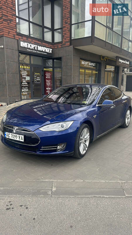 Tesla Model S 2015