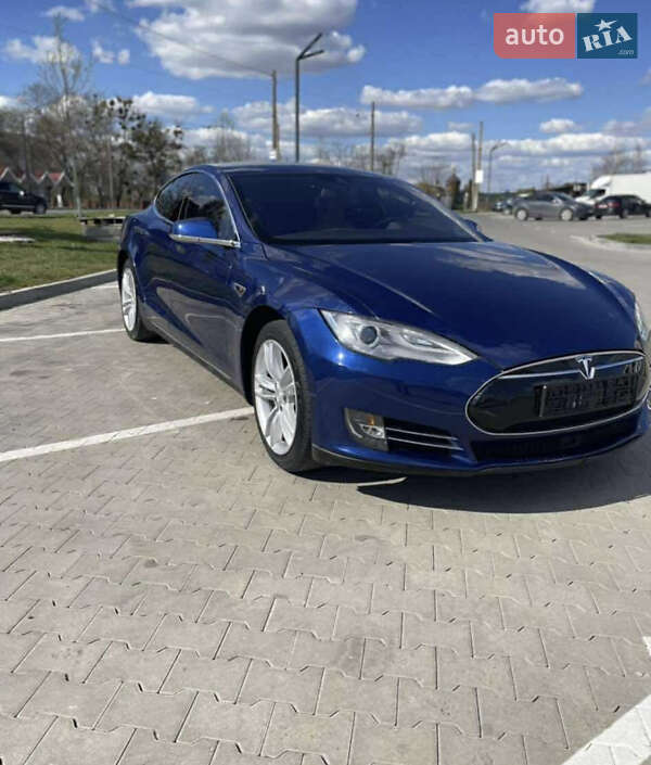 Ліфтбек Tesla Model S 2015 в Луцьку