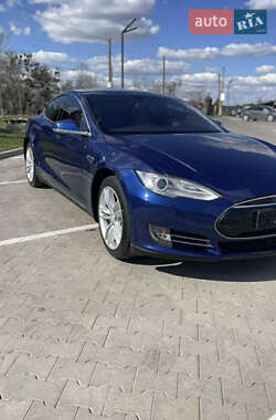 Лифтбек Tesla Model S 2015 в 