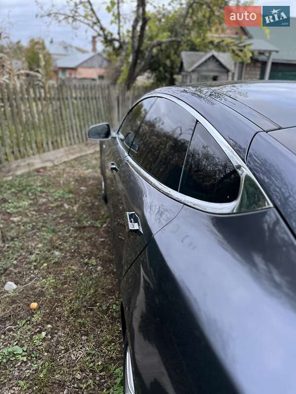 Ліфтбек Tesla Model S 2015 в Сторожинці