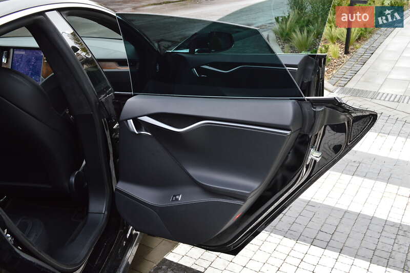Ліфтбек Tesla Model S 2020 в Києві