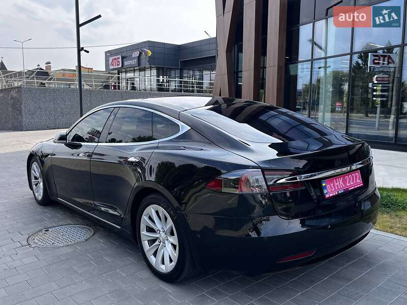 Лифтбек Tesla Model S 2016 в Луцке