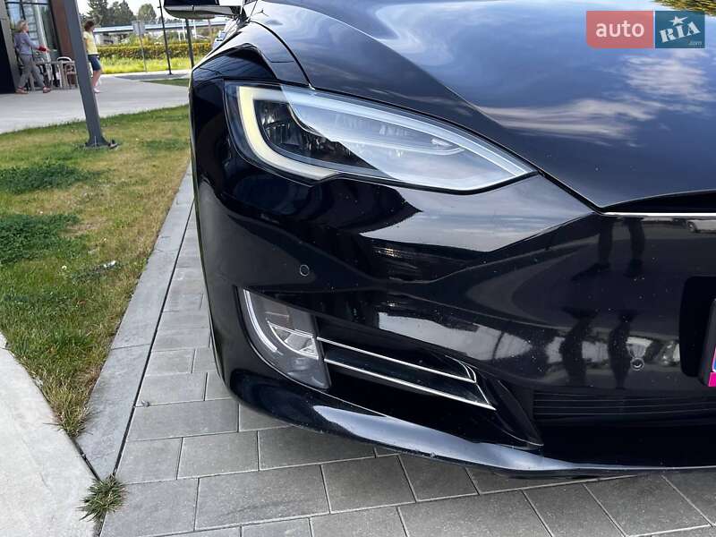Лифтбек Tesla Model S 2016 в Луцке
