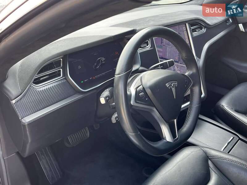 Лифтбек Tesla Model S 2016 в Луцке
