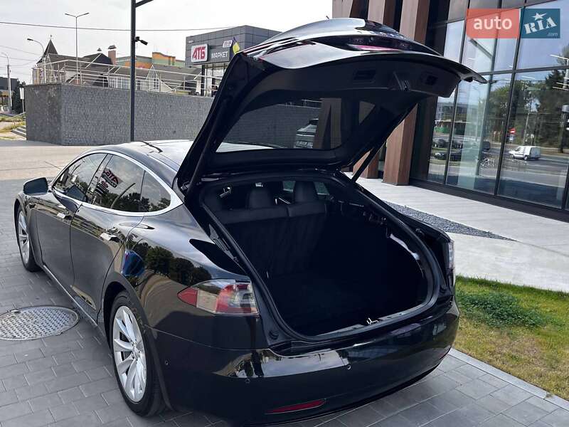 Лифтбек Tesla Model S 2016 в Луцке
