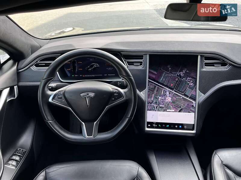 Лифтбек Tesla Model S 2016 в Луцке