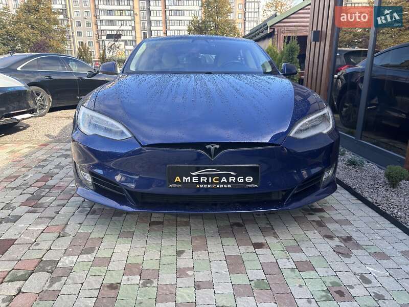 Лифтбек Tesla Model S 2018 в Львове
