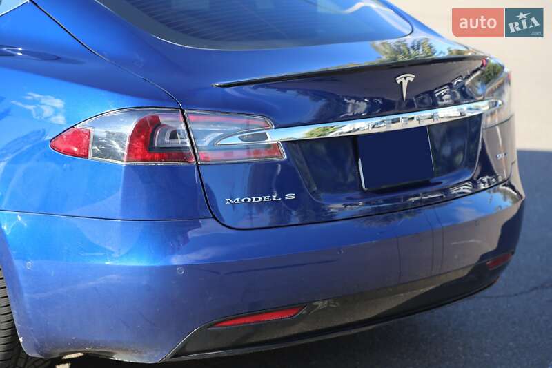 Ліфтбек Tesla Model S 2017 в Києві
