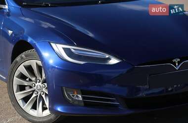 Лифтбек Tesla Model S 2017 в 