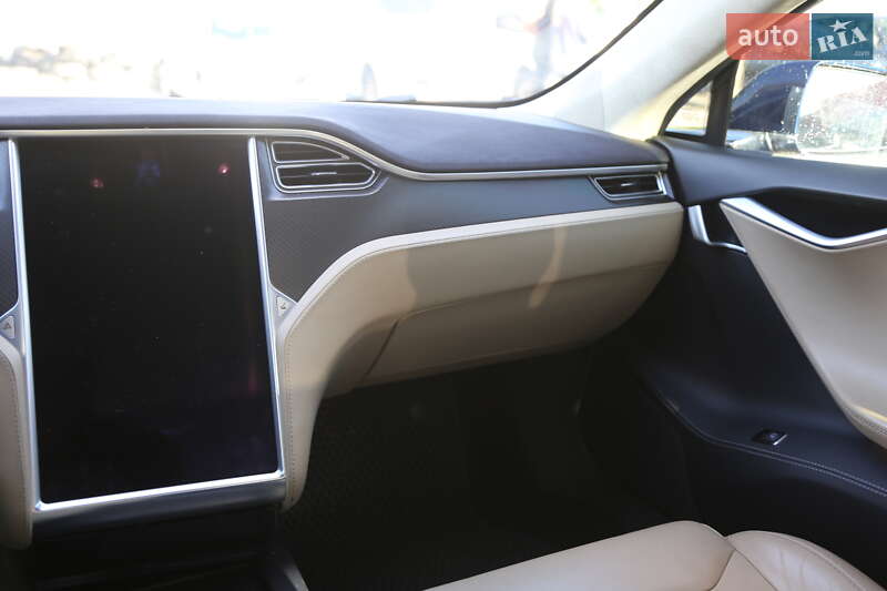 Ліфтбек Tesla Model S 2017 в Києві