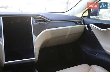 Лифтбек Tesla Model S 2017 в 