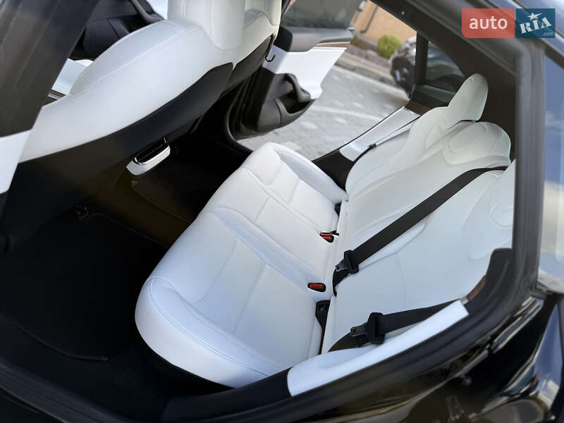 Ліфтбек Tesla Model S 2024 в Дрогобичі