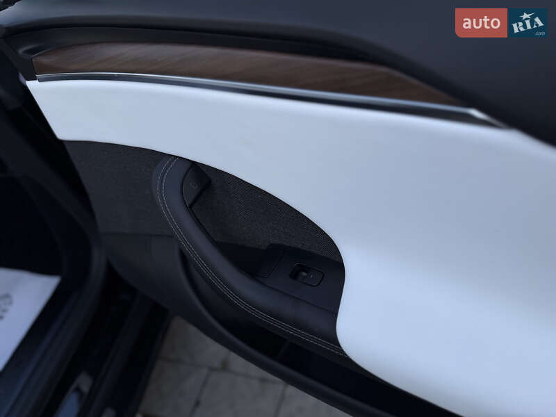 Ліфтбек Tesla Model S 2024 в Дрогобичі