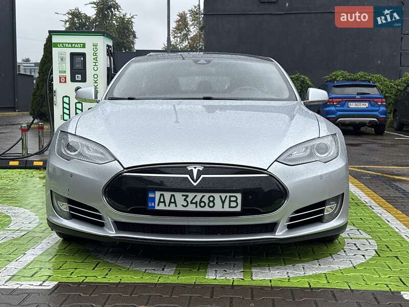 Tesla Model S 2015