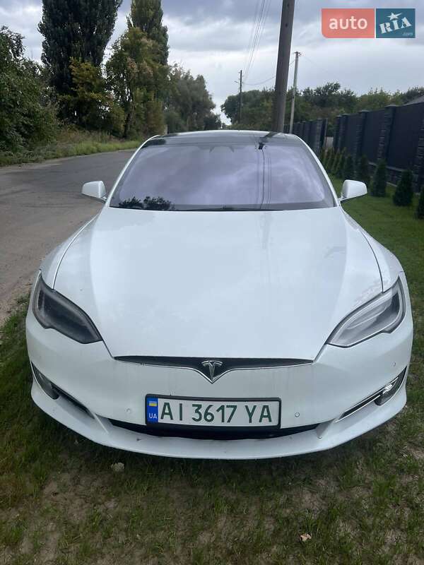 Ліфтбек Tesla Model S 2016 в Броварах