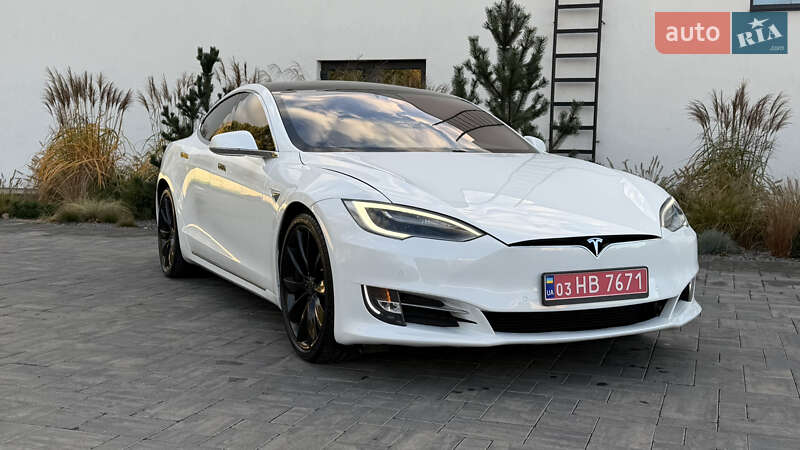 Ліфтбек Tesla Model S 2017 в Луцьку