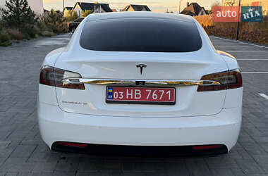 Лифтбек Tesla Model S 2017 в 