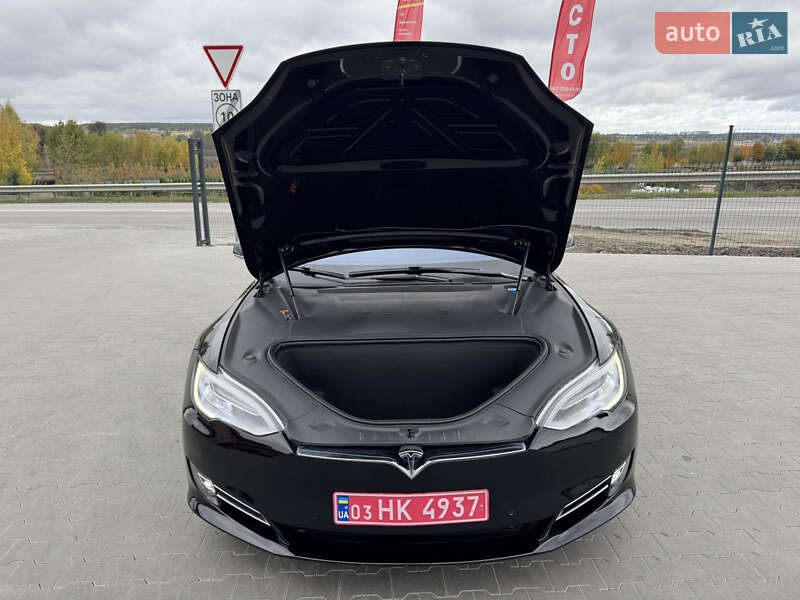 Лифтбек Tesla Model S 2017 в Ирпене