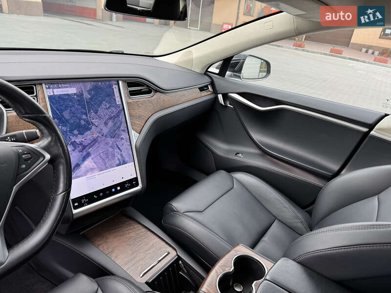 Лифтбек Tesla Model S 2017 в Ирпене