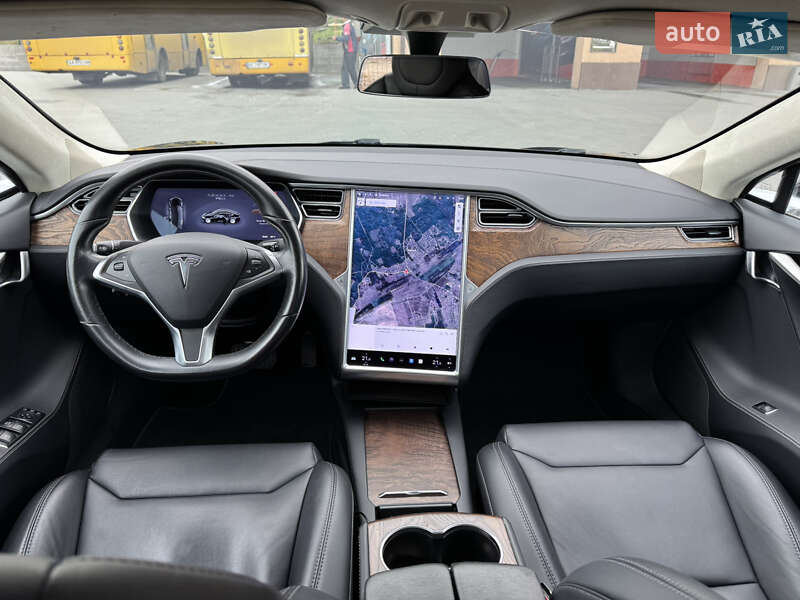 Лифтбек Tesla Model S 2017 в Ирпене