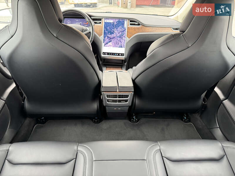 Лифтбек Tesla Model S 2017 в Ирпене