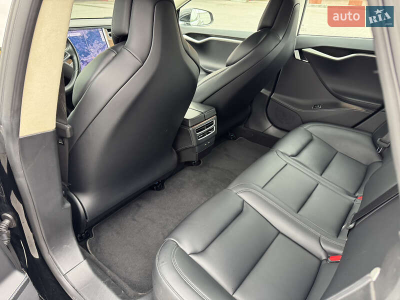 Лифтбек Tesla Model S 2017 в Ирпене