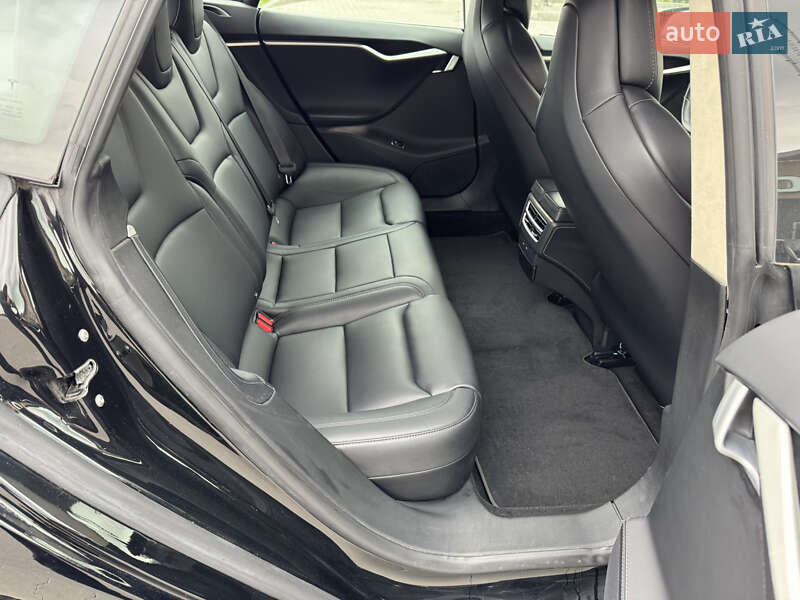 Лифтбек Tesla Model S 2017 в Ирпене