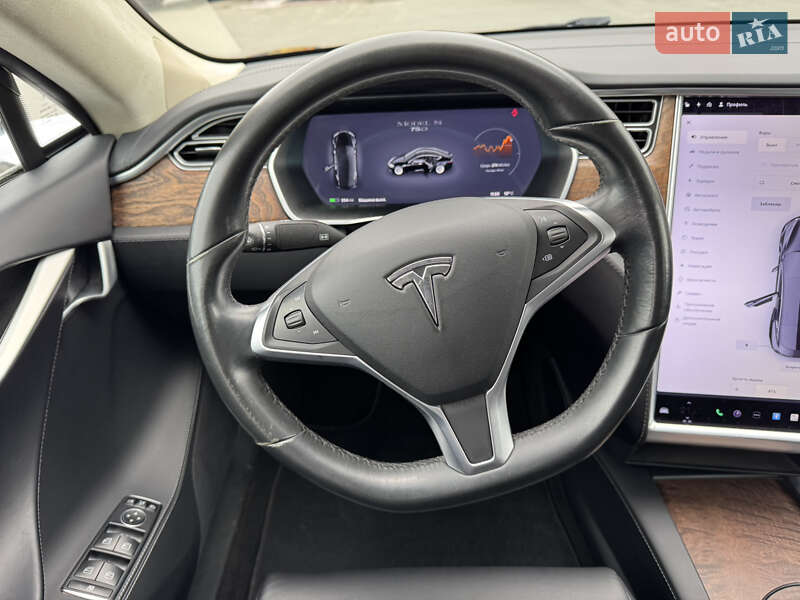 Лифтбек Tesla Model S 2017 в Ирпене