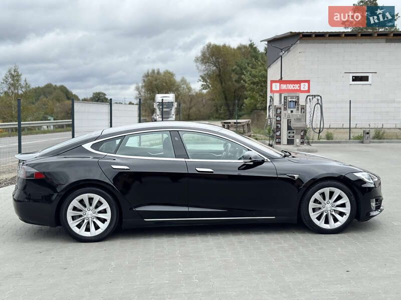 Лифтбек Tesla Model S 2017 в Ирпене